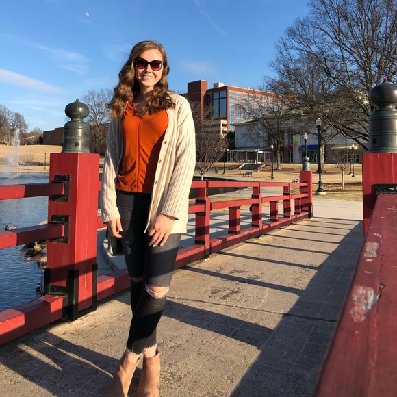 Meet your Posher, Abbie - Picture 2 of 2